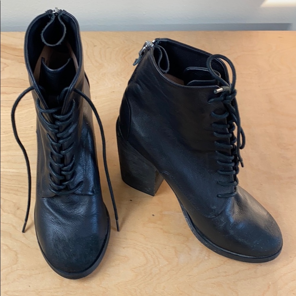 Senso “Jacey”Lace Boots